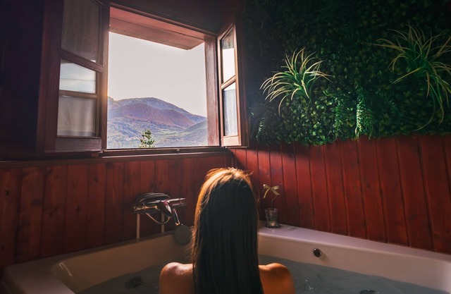 La Congosta, jacuzzi surrounded by mountains