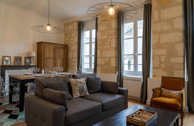 La Course - Beau Duplex 2 ch et 2 sdb Près du Jardin Public