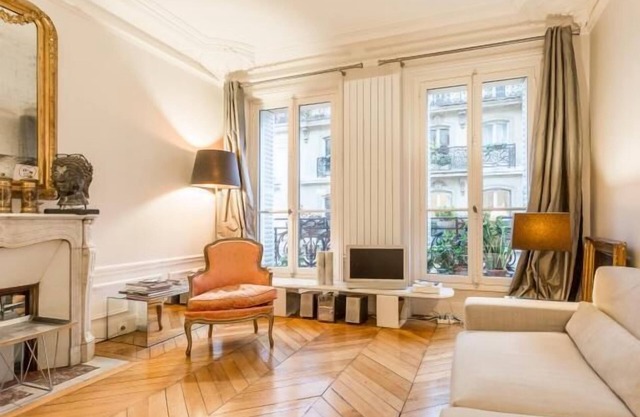La Fayette-Montmartre district, 53 m² apartment.