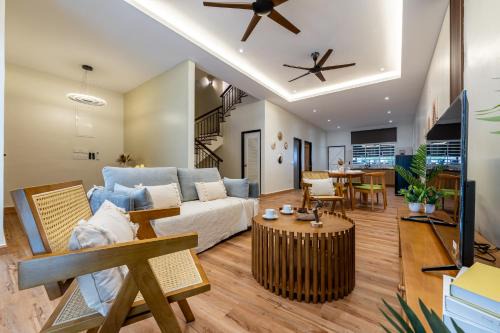 La Ferringhi Villa - 5 Bedroom Bungalows by ALV