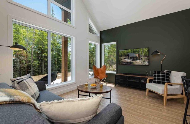 La Folia 132: Tranquil Chalet, Spa & Scenic Trails
