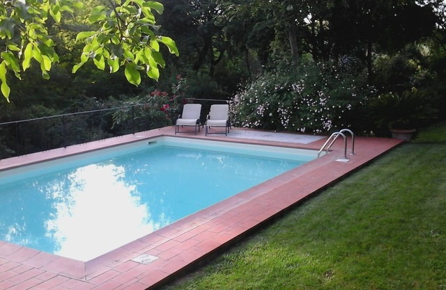 La Giuncaia, a farmhouse in the hills of Chianti with a private garden and pool for you