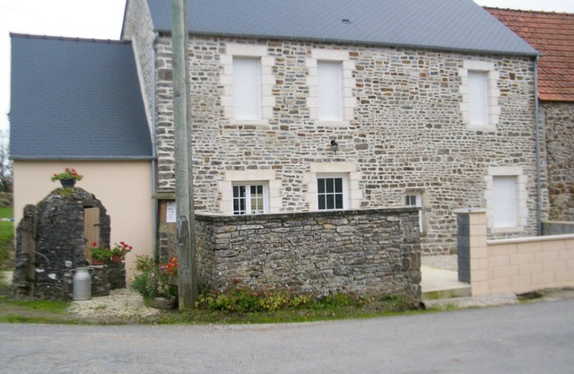La grange à bigot (bigot's barn), created in an old house with an adjoining barn.