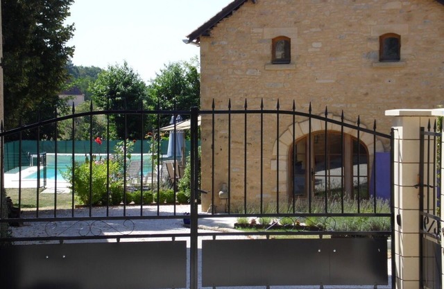 La Grange Mirabelle Is A Beautiful 3 Bedroom Converted Stone Barn Nr Sarlat