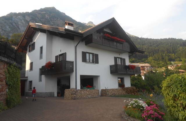 "La Guarda" holiday home in Stenico. Panoramic balcony near Terme di Comano