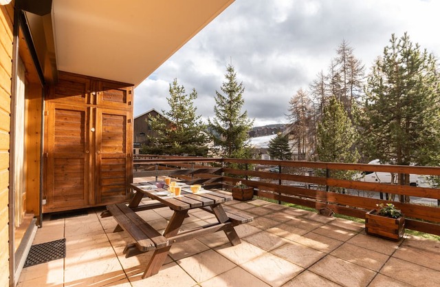 La Joue du Loup, flat for 4 with terrace
