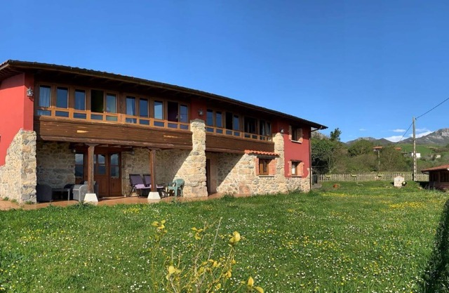 La Llanada holiday home, mountain 15 mnt from the beach