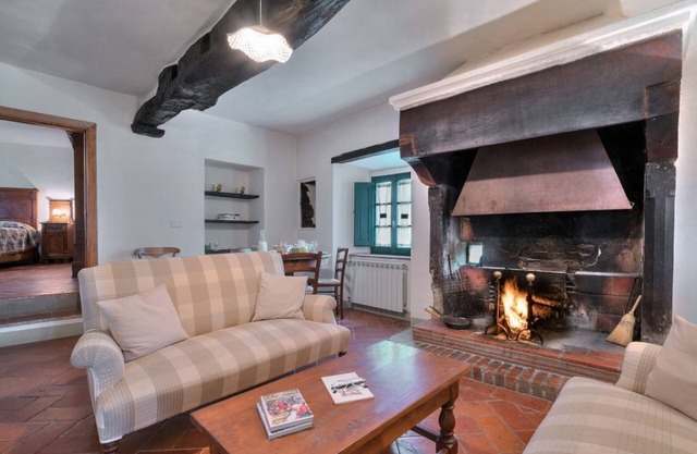 LA LOGGIA, STONE HOUSE IN CASENTINO