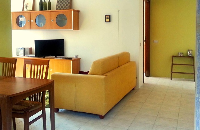 LA MAISON D'HOTES, large garden. Near Rho Fiera, Milan city center and Malpensa