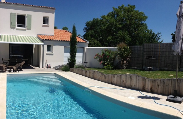 La Maison de Flora-Private pool heated to 29°C