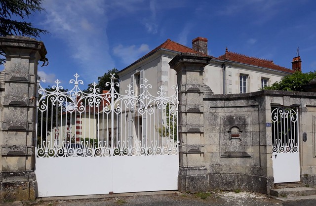 La Maison de Gardien at Manor House Charentaise