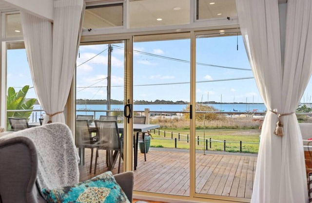 "La Maison Tranquille" Deluxe Riverfront Retreat
