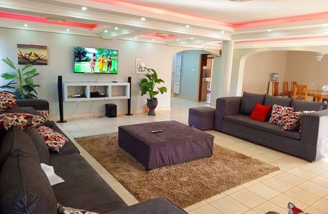 La mana Mansionates- Delightful 6 bedroomed house in Nairobi
