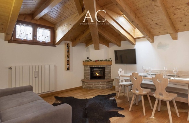 La Mansarda - Two Bedroom Apartment, Sleeps 4