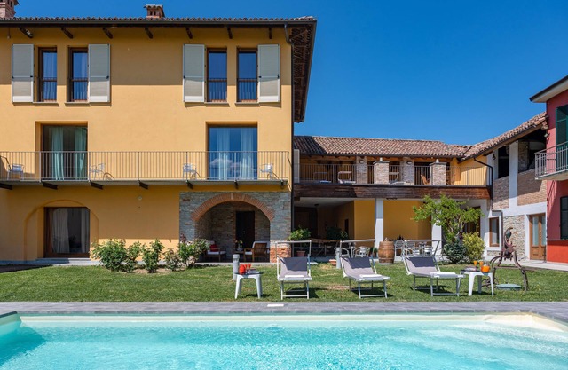 LA MARTINA VILLA,luxury villa upon vineyards with a private swimming pool
