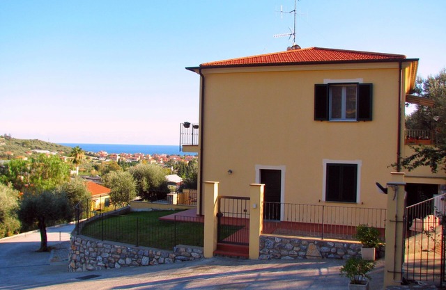 La Meloria: Private Terrace and Garden with BBQ - 2 Km from Diano Marina Beaches