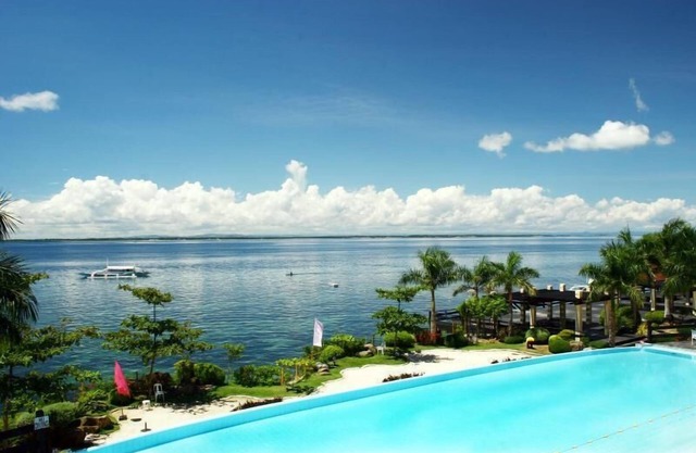 La Mirada Residence – Large 1BR Condo with Ocean View, Pools & Beach Access