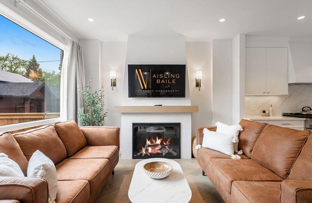 La More | Hot Tub | Kensington | Luxury | Office