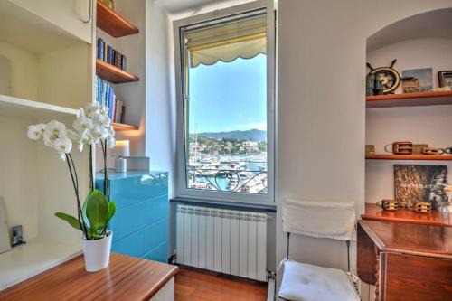 La Nicchia sul porto-Seaview, walking to the beach
