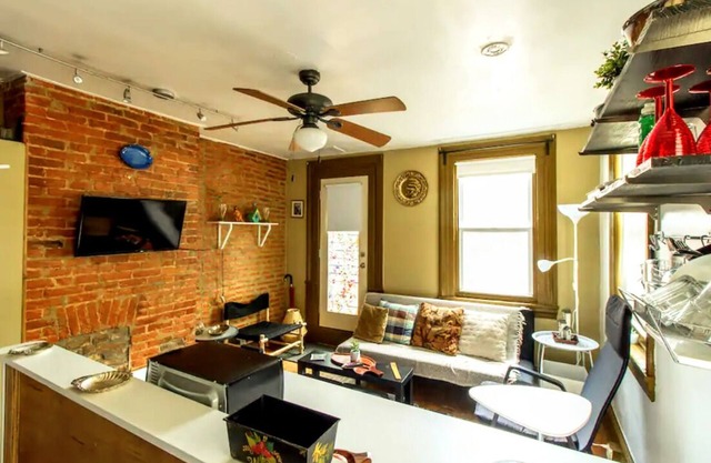 La Pequeña 1BR apartment in trendy Fishtown with AC, W/D, PrivateDeck, fast WiFi