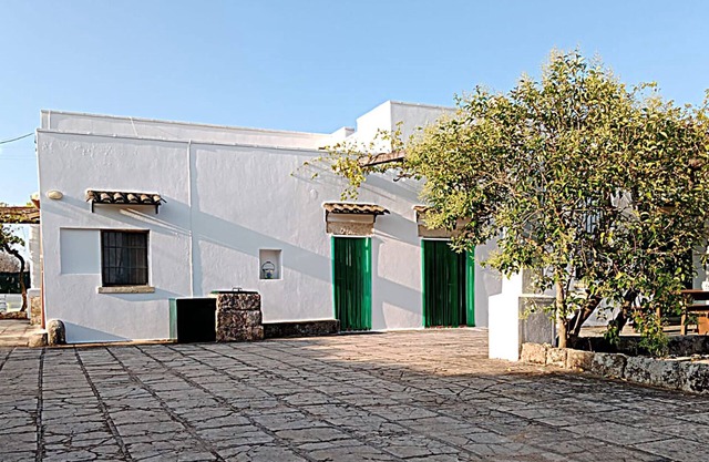 LA PILA MASSERIA SALENTINA WITH POOL AND PRIVATE GARDEN YES ANIMALS