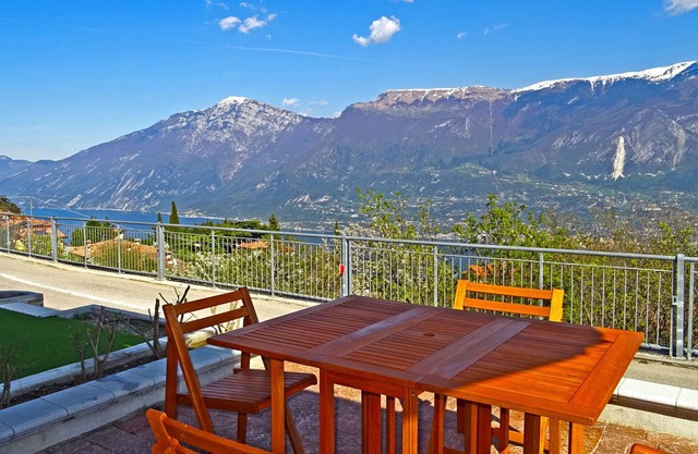 La Quiete 23 Holideal Apartment Lake View