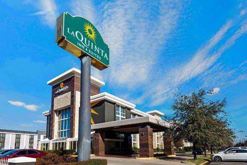 La Quinta by Wyndham Dallas I-35 Walnut Hill Ln