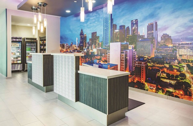 La Quinta Inn & Suites by Wyndham Dallas Plano - The Colony