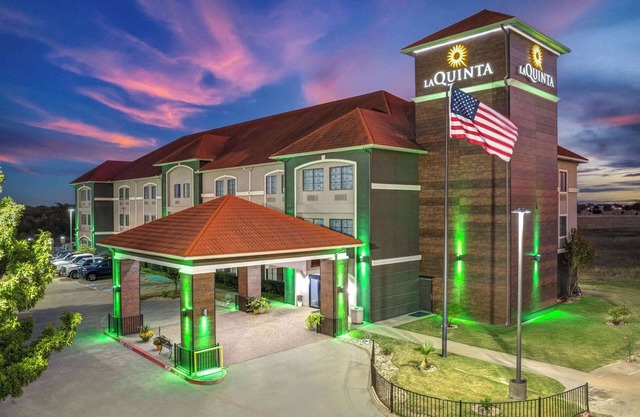 La Quinta Inn & Suites by Wyndham Alvarado