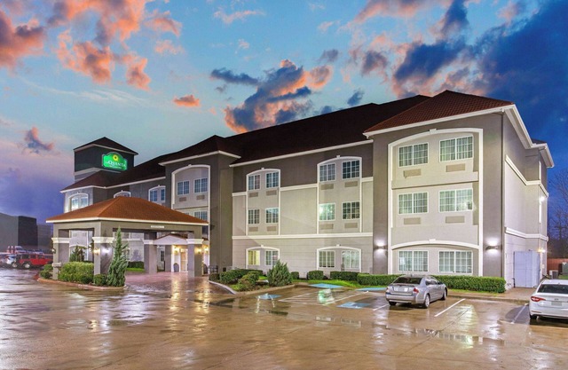 La Quinta Inn & Suites by Wyndham Cleburne