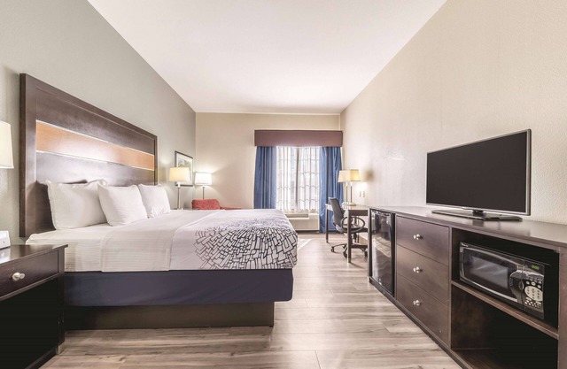La Quinta Inn & Suites by Wyndham Tulsa - Catoosa Route 66