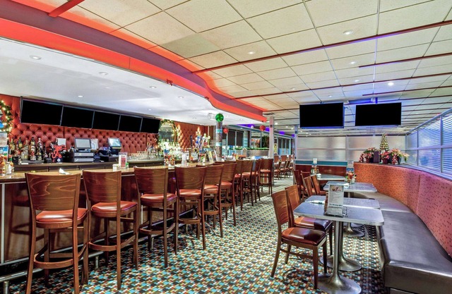La Quinta Inn & Suites by Wyndham Stamford/New York City