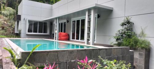 La Quoriena Botanical Villa & Cafe'