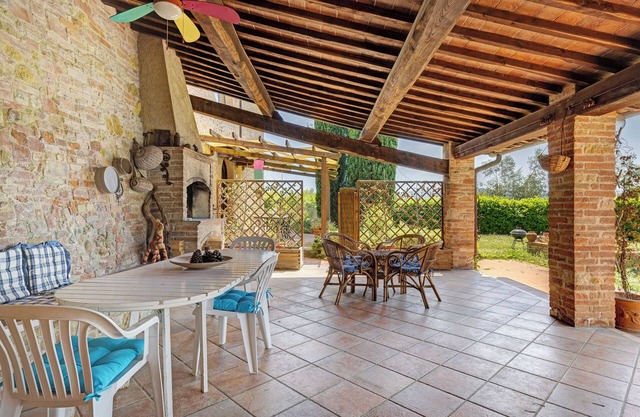 'La Ripa - Master Apartment' with Shared Pool & Wi-Fi