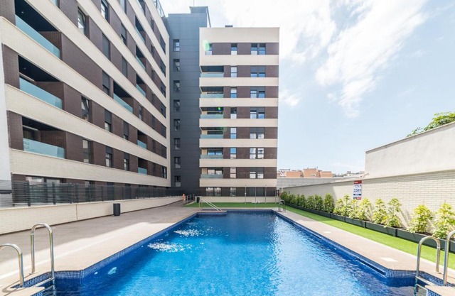 La Serna Premium Center