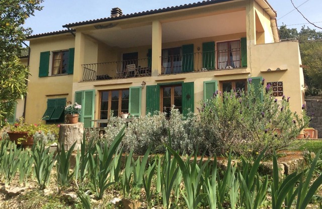 LA SUGHERETA -Spacious apartment nestled in the greenery of the Mediterranean.