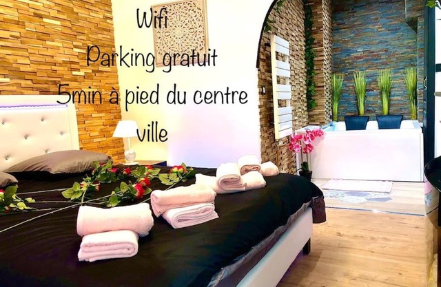 La suite romantique Jacuzzi,parking gratuit,centre