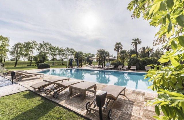 La Tenuta - Four Bedroom Villa, Sleeps 8