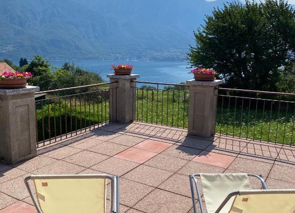 La Terrazza Deluxe - lake view apartment with terrace