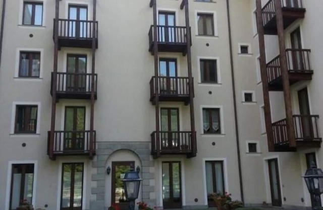 LA THUILE: COUNTRY CENTER. NEW furnished one bedroom apartment directly on the ski fields. Summer walks parking space, cellar.