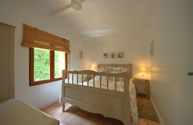 La Truite, 2 Bedroomed Chalet with exclusive use of swimming pool, Dordogne