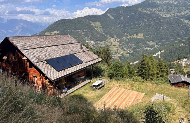 La Tzoumaz, 'BeauChalet'. Large 8-person chalet, Ski In, ski out
