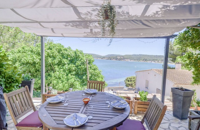 La Vaïné - terrasse avec vue