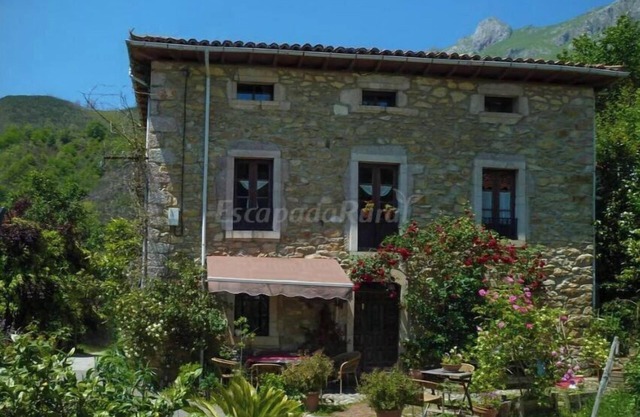 La Valleja getaway for groups seeking serenity and natural beauty of Picos