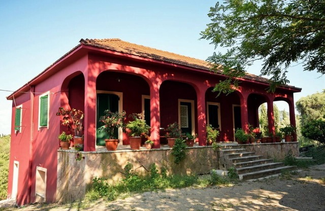 La Vecchia Kantina, Sinarades Village