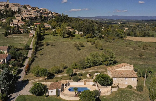 La Verdette, house sleeps 7, private pool, garden with trees