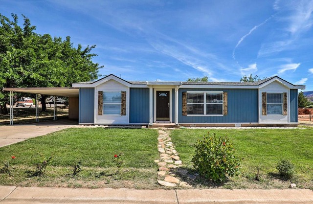 La Verkin Home with Yard, Covered Patio and Grill