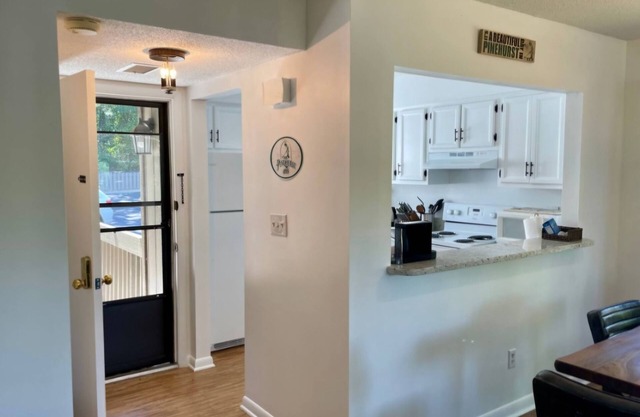 La-Vie #2nTranquil 2-bedroom condo in Pinehurst with a view to the golf course