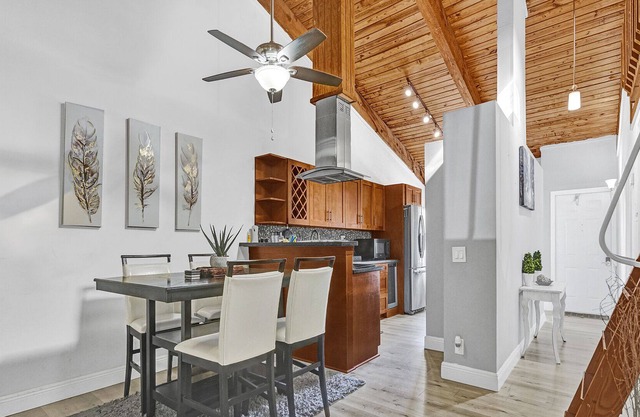 La Villa- Beautiful 3 beds, 2 baths -Quiet retreat