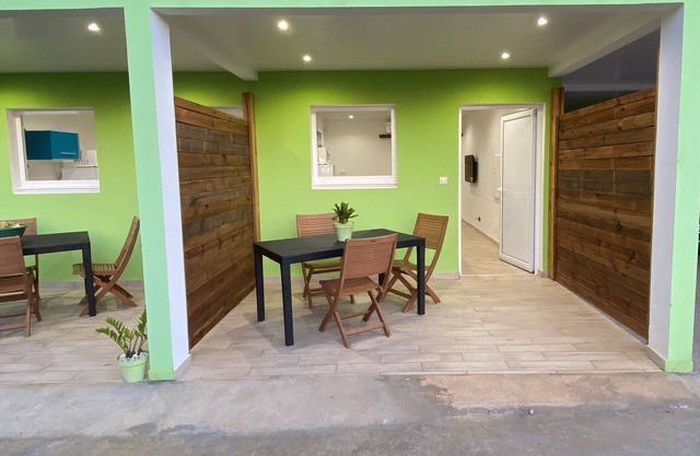 La Villa Navidad Cosy-Studio-Partial sea view-Ensuite with Shower